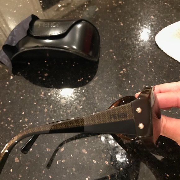 Fendi sunglasses brown/black with case and cloth - Picture 5 of 11